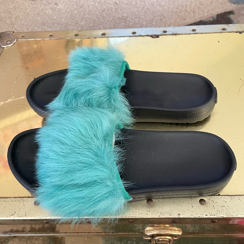 BNWOT GREEN Fur UGG Slides